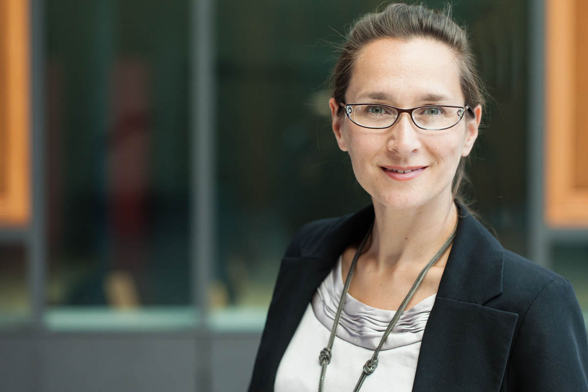 Portraitfoto von Heidi Störr von der Karriereberatung Push Your Career. Sie begleitet als Bewerbungscoach Akademiker durch die Stellensuche