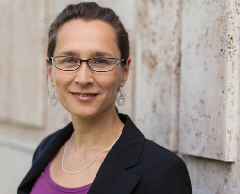 Portraitfoto von Heidi Störr, Push Your Career. Sie bietet Bewerbungscoachings für Doktoranden für den Wechsel aus der Forschung in die Industrie.